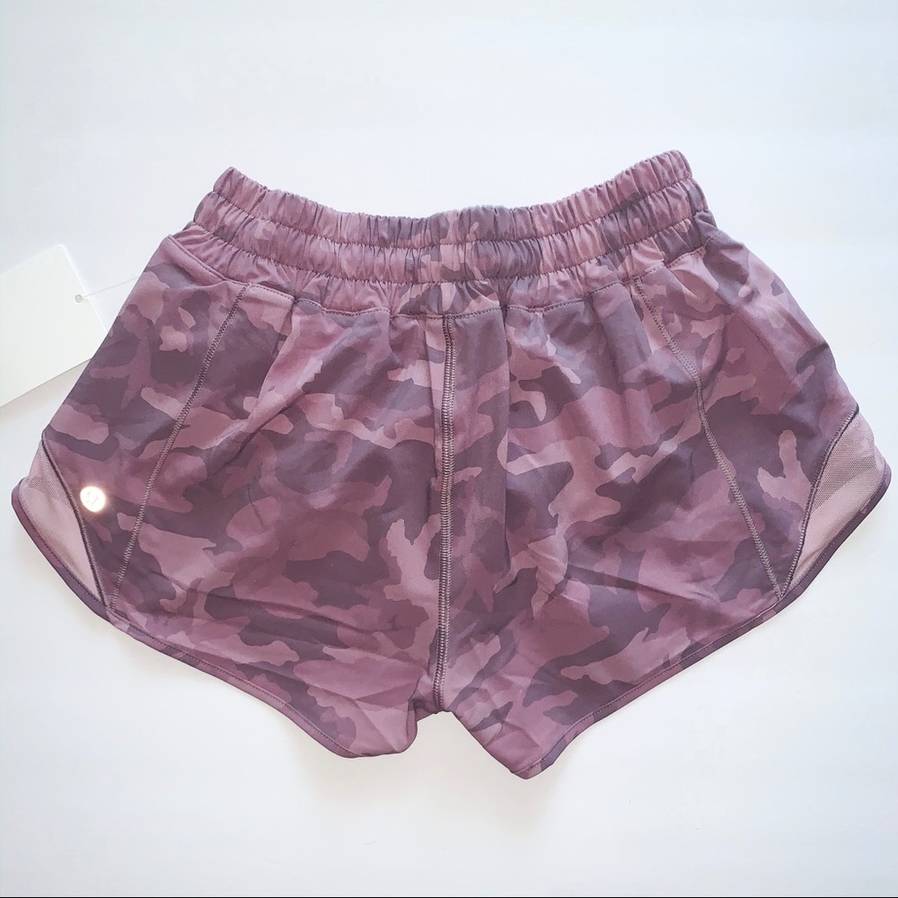 NWT Lululemon Hotty Hot Shorts 2.5” - Picture 2 of 4